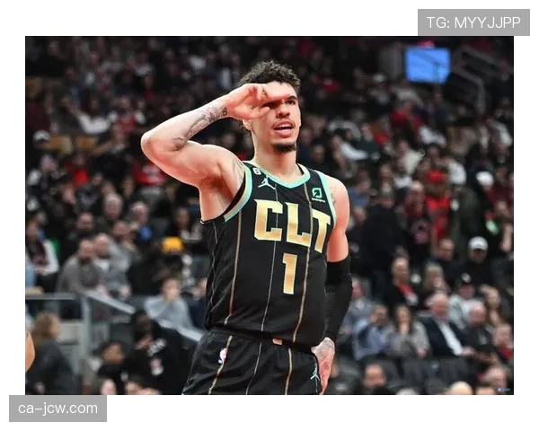 官方消息：黄蜂队主教练克利福德因家庭原因暂时离队，助教代理指挥